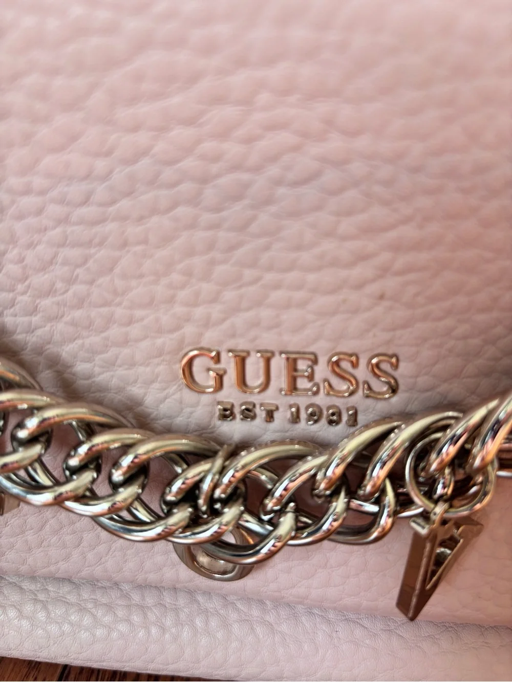 Guess light pink Pebbled Leather Shoulder Bag with adjustable Patterned Strap - Picture 4 of 14